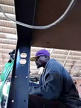 Snapshot of Daddy_hook chatting on 12/18/24, 06:14 Daddy hook online show from 12/18/24, 06:14