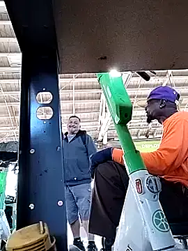 Snapshot of Daddy_hook chatting on 12/18/24, 09:29 Daddy hook online show from 12/18/24, 09:29