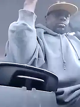 Snapshot of Daddy_hook chatting on 12/20/24, 03:10 Daddy hook online show from 12/20/24, 03:10