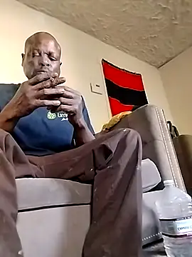 Snapshot of Daddy_hook chatting on 03/22/25, 12:17 Daddy hook online show from 03/22/25, 12:17