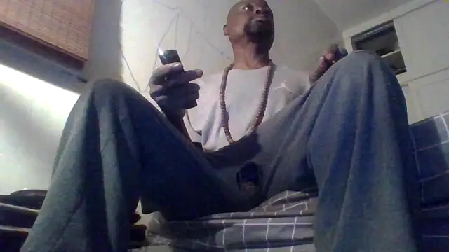 Snapshot of Daddy_hook chatting on 12/16/25, 04:39 Daddy hook online show from 12/16/25, 04:39