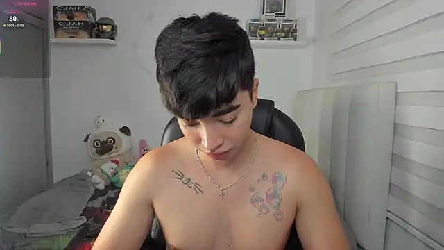 Snapshot of santy7v7 chatting on 04/08/26, 01:33 santy7v7 online show from 04/08/26, 01:33