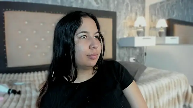 Snapshot of Lia_sarahi chatting on 10/25/25, 11:40 Lia sarahi online show from 10/25/25, 11:40