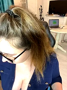 DienkaGreen online show from 11/16/25, 06:35