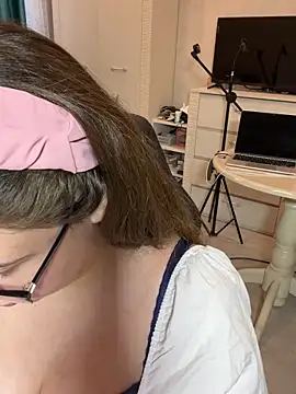 DienkaGreen online show from 11/26/25, 08:37