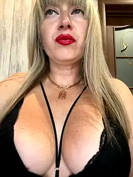 Snapshot of Kittenforyou chatting on 09/30/25, 12:21 Kittenforyou online show from 09/30/25, 12:21