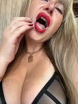 Snapshot of Kittenforyou chatting on 10/16/25, 08:26 Kittenforyou online show from 10/16/25, 08:26