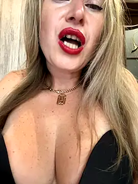 Snapshot of Kittenforyou chatting on 10/17/25, 11:24 Kittenforyou online show from 10/17/25, 11:24