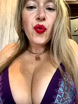 Snapshot of Kittenforyou chatting on 10/23/25, 11:31 Kittenforyou online show from 10/23/25, 11:31