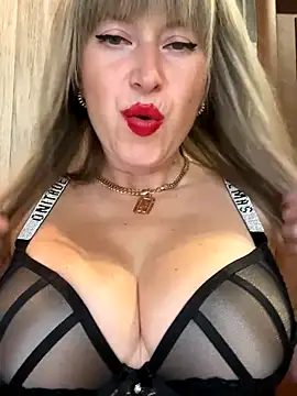 Snapshot of Kittenforyou chatting on 11/08/25, 01:00 Kittenforyou online show from 11/08/25, 01:00