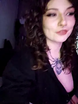 Snapshot of Moxxxie chatting on 11/24/25, 04:07 Moxxxie online show from 11/24/25, 04:07