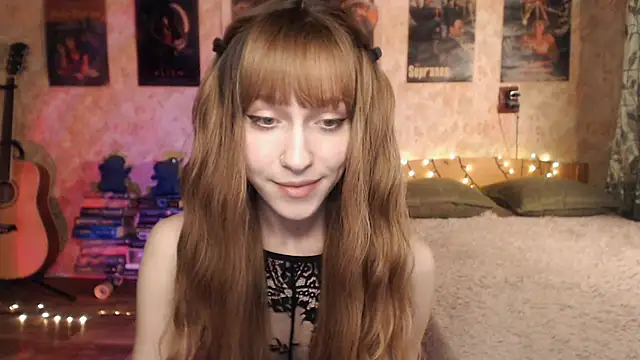 Snapshot of Friendly_Ellie chatting on 12/16/24, 03:30 Friendly Ellie online show from 12/16/24, 03:30