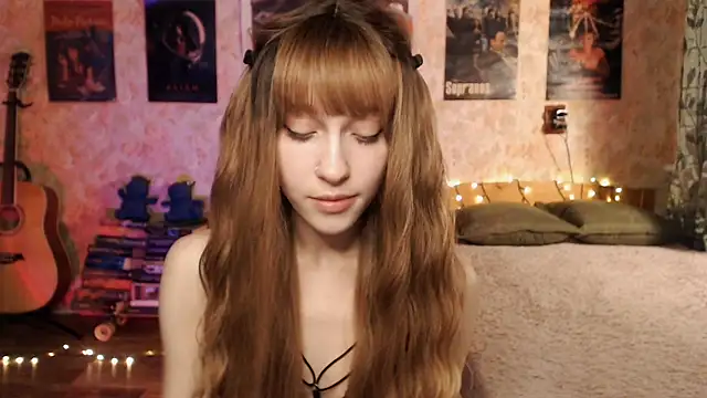 Snapshot of Friendly_Ellie chatting on 12/26/24, 12:14 Friendly Ellie online show from 12/26/24, 12:14