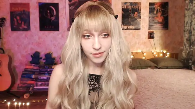Snapshot of Friendly_Ellie chatting on 01/09/25, 12:14 Friendly Ellie online show from 01/09/25, 12:14