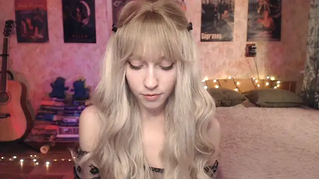 Snapshot of Friendly_Ellie chatting on 01/16/25, 12:09 Friendly Ellie online show from 01/16/25, 12:09