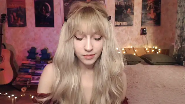 Snapshot of Friendly_Ellie chatting on 01/19/25, 12:17 Friendly Ellie online show from 01/19/25, 12:17