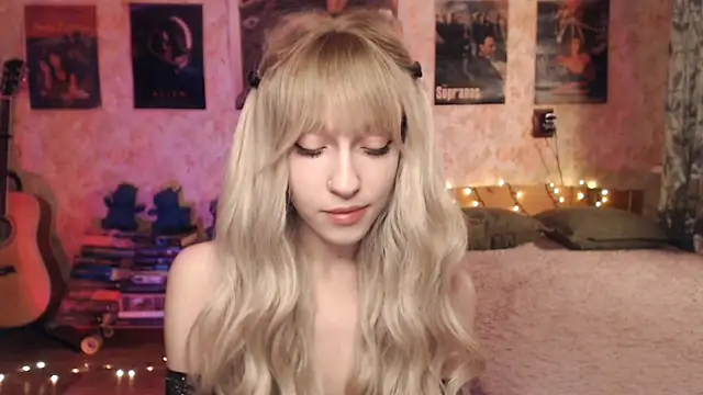Snapshot of Friendly_Ellie chatting on 01/20/25, 11:10 Friendly Ellie online show from 01/20/25, 11:10