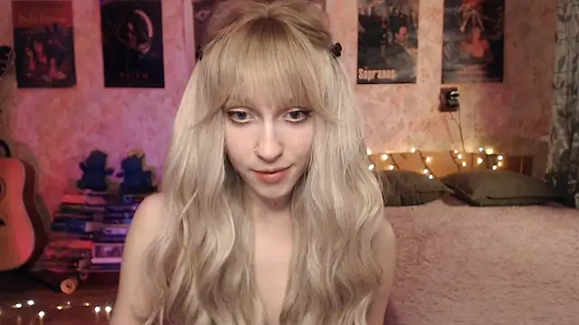 Snapshot of Friendly_Ellie chatting on 01/22/25, 12:06 Friendly Ellie online show from 01/22/25, 12:06