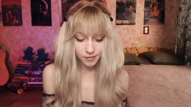 Snapshot of Friendly_Ellie chatting on 02/12/25, 12:12 Friendly Ellie online show from 02/12/25, 12:12