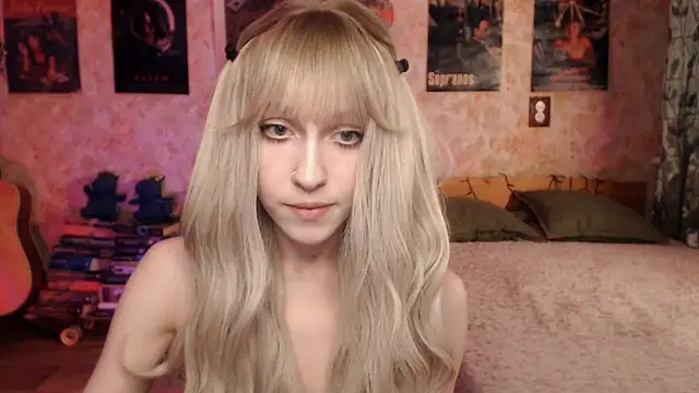 Snapshot of Friendly_Ellie chatting on 03/17/25, 12:14 Friendly Ellie online show from 03/17/25, 12:14