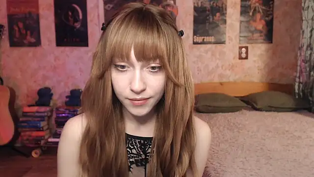 Snapshot of Friendly_Ellie chatting on 03/07/26, 12:18 Friendly Ellie online show from 03/07/26, 12:18
