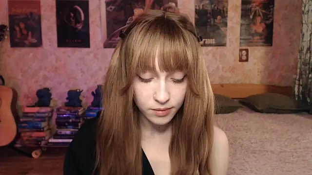 Snapshot of Friendly_Ellie chatting on 03/10/26, 12:26 Friendly Ellie online show from 03/10/26, 12:26