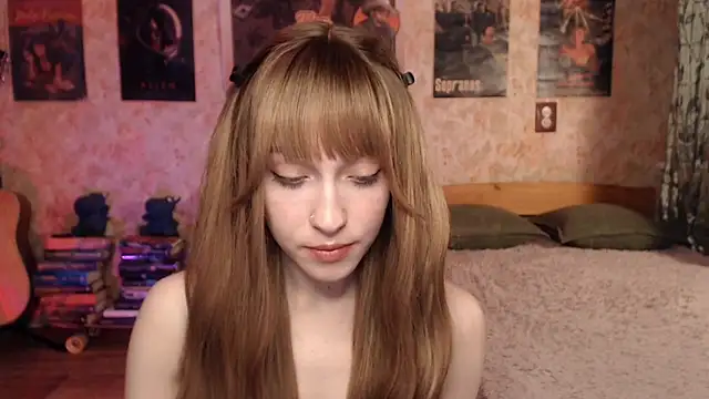Snapshot of Friendly_Ellie chatting on 03/13/26, 01:18 Friendly Ellie online show from 03/13/26, 01:18
