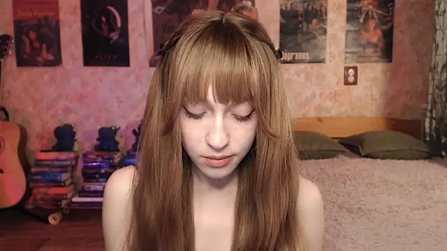 Snapshot of Friendly_Ellie chatting on 03/19/26, 12:25 Friendly Ellie online show from 03/19/26, 12:25