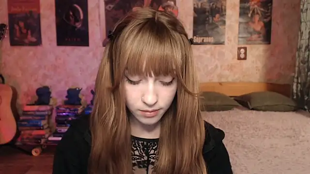 Snapshot of Friendly_Ellie chatting on 03/19/26, 11:20 Friendly Ellie online show from 03/19/26, 11:20