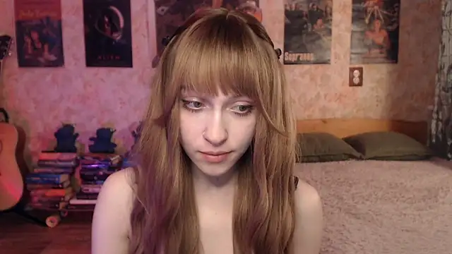 Snapshot of Friendly_Ellie chatting on 04/01/26, 01:41 Friendly Ellie online show from 04/01/26, 01:41