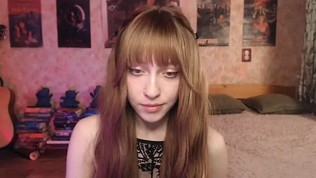 Snapshot of Friendly_Ellie chatting on 04/05/26, 11:24 Friendly Ellie online show from 04/05/26, 11:24