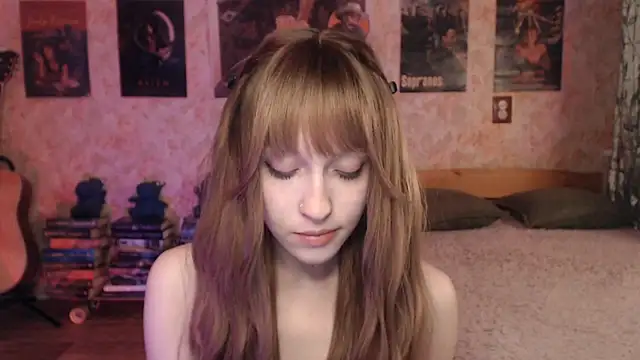 Snapshot of Friendly_Ellie chatting on 04/10/26, 02:11 Friendly Ellie online show from 04/10/26, 02:11