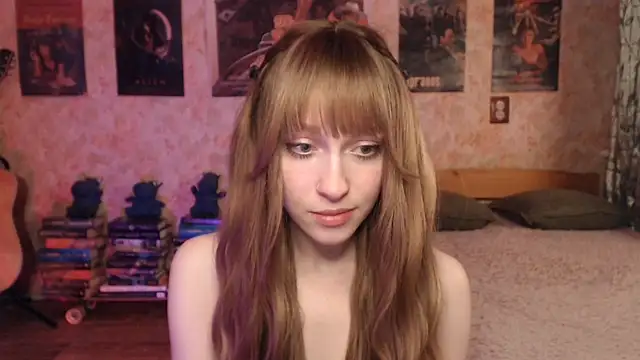 Snapshot of Friendly_Ellie chatting on 04/11/26, 12:20 Friendly Ellie online show from 04/11/26, 12:20