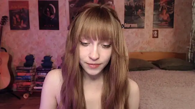 Snapshot of Friendly_Ellie chatting on 04/12/26, 12:26 Friendly Ellie online show from 04/12/26, 12:26