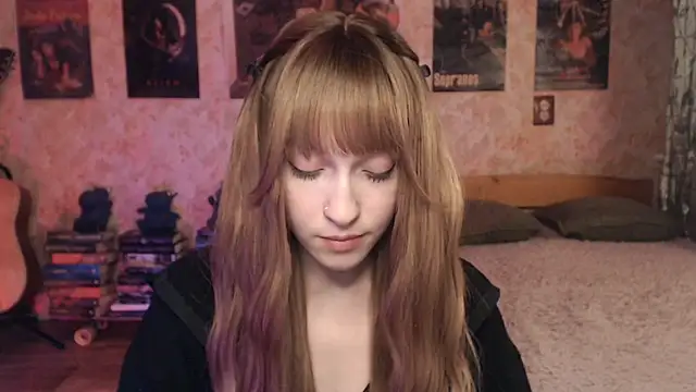 Snapshot of Friendly_Ellie chatting on 04/15/26, 12:23 Friendly Ellie online show from 04/15/26, 12:23