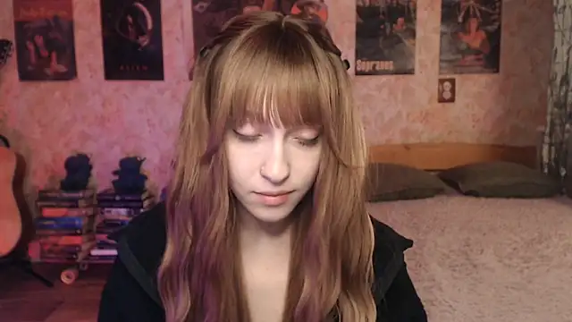 Snapshot of Friendly_Ellie chatting on 04/15/26, 11:16 Friendly Ellie online show from 04/15/26, 11:16