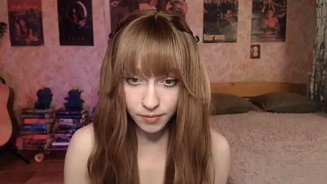 Snapshot of Friendly_Ellie chatting on 04/16/26, 01:23 Friendly Ellie online show from 04/16/26, 01:23