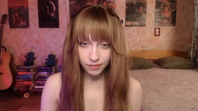 Snapshot of Friendly_Ellie chatting on 04/19/26, 12:22 Friendly Ellie online show from 04/19/26, 12:22