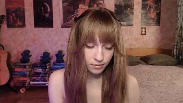 Snapshot of Friendly_Ellie chatting on 04/19/26, 12:26 Friendly Ellie online show from 04/19/26, 12:26