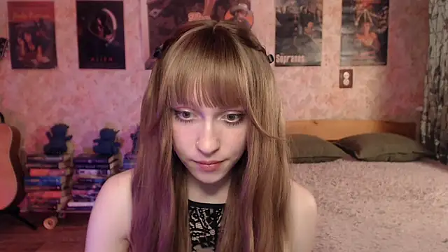 Snapshot of Friendly_Ellie chatting on 04/23/26, 02:19 Friendly Ellie online show from 04/23/26, 02:19