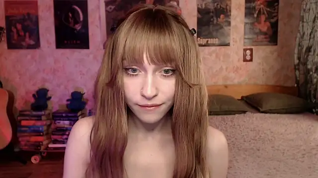 Snapshot of Friendly_Ellie chatting on 05/13/26, 11:22 Friendly Ellie online show from 05/13/26, 11:22