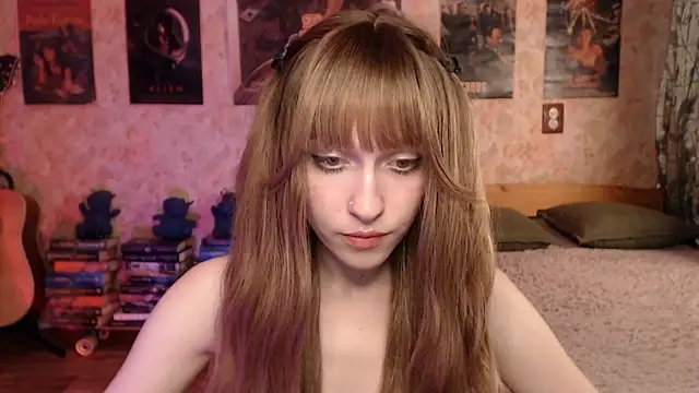 Snapshot of Friendly_Ellie chatting on 05/14/26, 01:18 Friendly Ellie online show from 05/14/26, 01:18