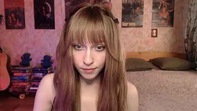 Snapshot of Friendly_Ellie chatting on 05/15/26, 12:23 Friendly Ellie online show from 05/15/26, 12:23