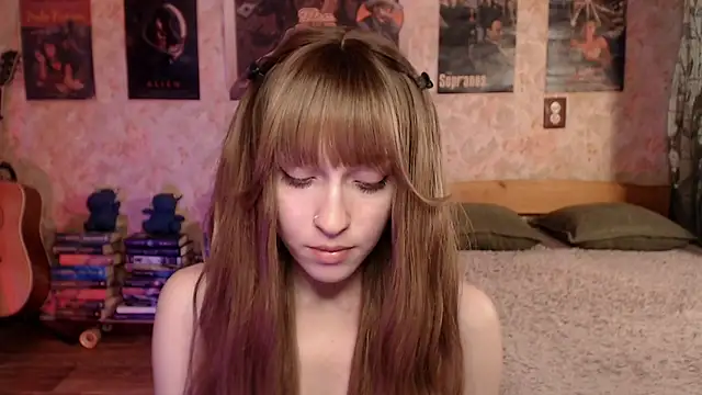 Snapshot of Friendly_Ellie chatting on 06/05/26, 01:17 Friendly Ellie online show from 06/05/26, 01:17