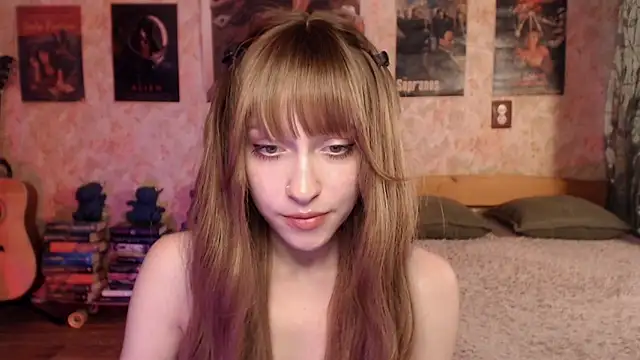 Snapshot of Friendly_Ellie chatting on 06/10/26, 12:33 Friendly Ellie online show from 06/10/26, 12:33