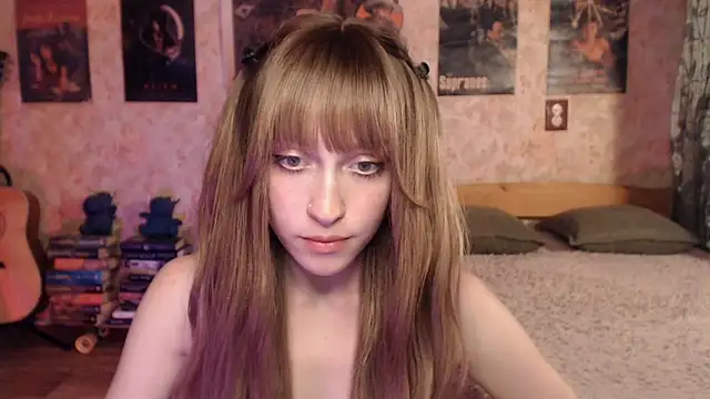 Snapshot of Friendly_Ellie chatting on 06/15/26, 02:30 Friendly Ellie online show from 06/15/26, 02:30