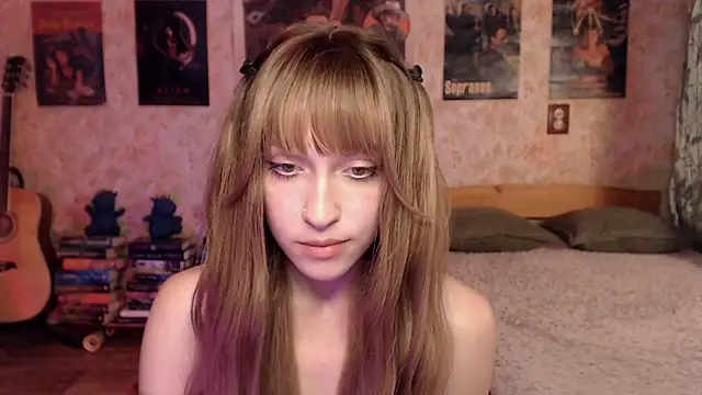 Snapshot of Friendly_Ellie chatting on 06/25/26, 12:32 Friendly Ellie online show from 06/25/26, 12:32