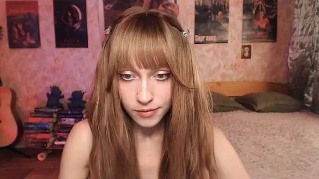 Snapshot of Friendly_Ellie chatting on 07/07/26, 12:46 Friendly Ellie online show from 07/07/26, 12:46