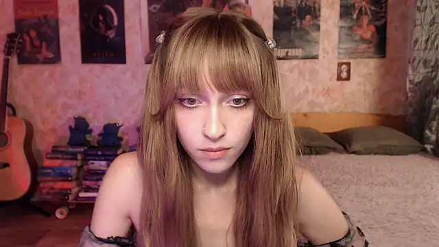 Snapshot of Friendly_Ellie chatting on 07/08/26, 02:27 Friendly Ellie online show from 07/08/26, 02:27