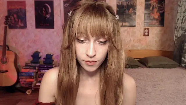 Snapshot of Friendly_Ellie chatting on 07/10/26, 02:27 Friendly Ellie online show from 07/10/26, 02:27